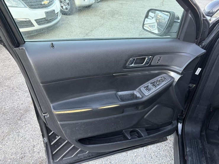 2018-ford-explorer-image-10