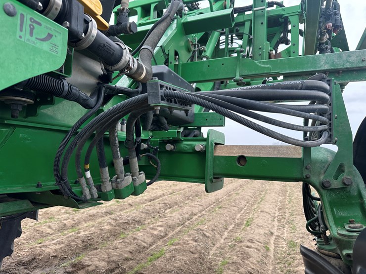 2021-john-deere-r4038-image-18