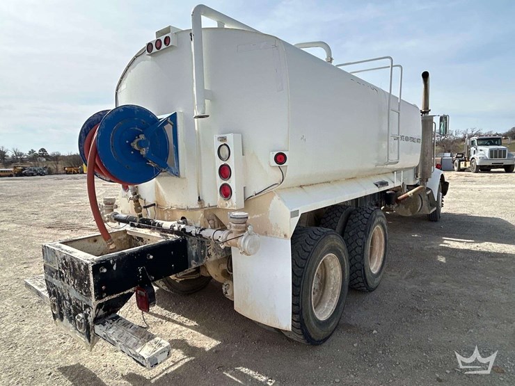 2001-peterbilt-330-image-3