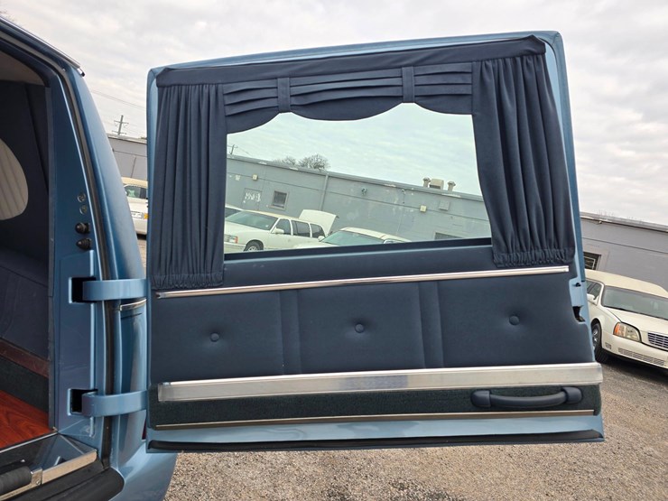 2004-cadillac-eagle-ultimate-hearse,-eagle-coachbuilders,-hearse-collector-special-image-41