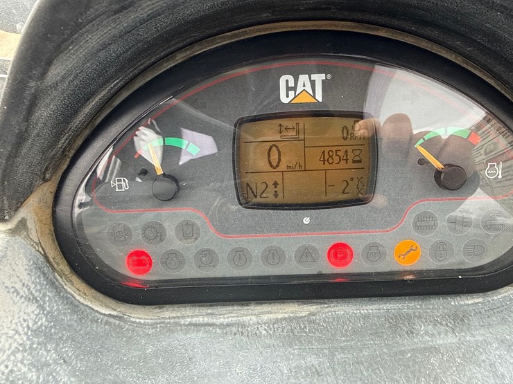 2011-caterpillar-th514-telehandler-image-26