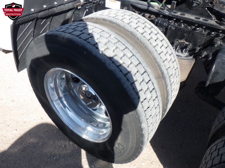 2022-freightliner-cascadia-116-image-13