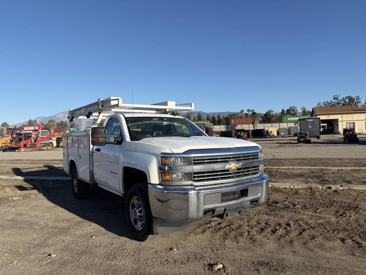 2016-chevrolet-silverado-2500-image-2