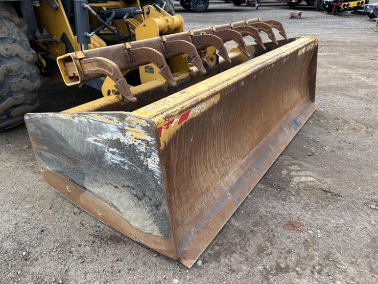 2017-deere-210l-image-6