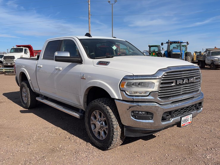 2020-ram-2500-laramie-image-2