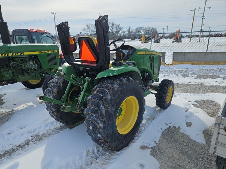 2017-john-deere-3033r-image-15