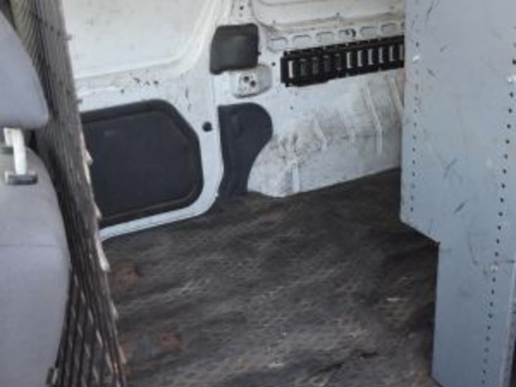 2010-ford-transit-image-7