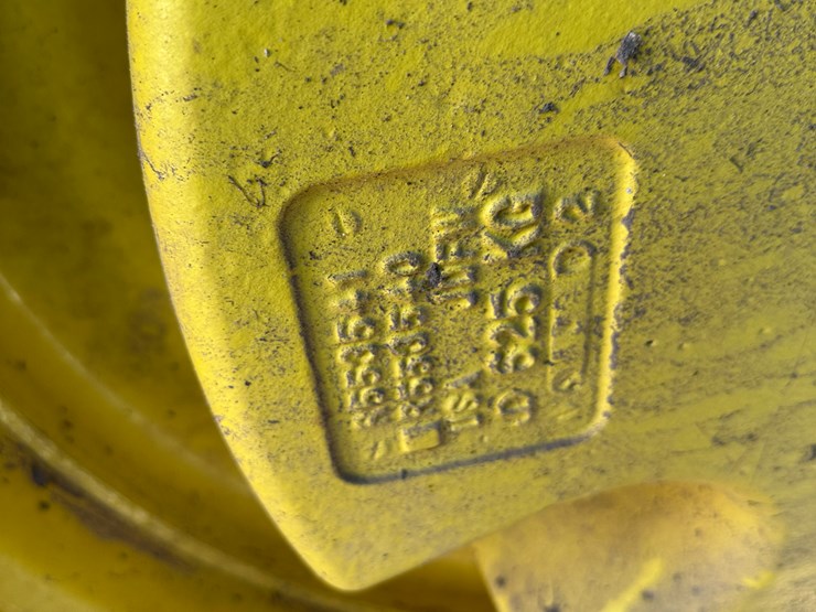 2023-john-deere-8r-250-image-16