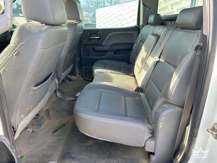 2016-chevrolet-silverado-4x4-crew-cab-pickup-truck-image-21