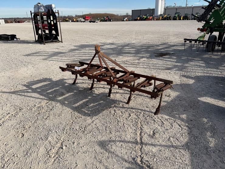 #210199-•-massey-ferguson-chisel-image-1