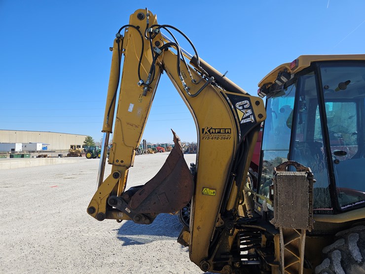 2004-caterpillar-420d-image-22