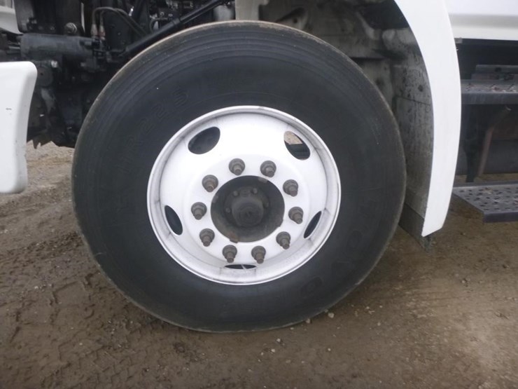 2013-hino-268-image-21