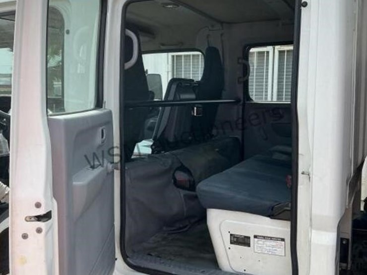 2017-mitsubishi-fuso-fe160-image-31