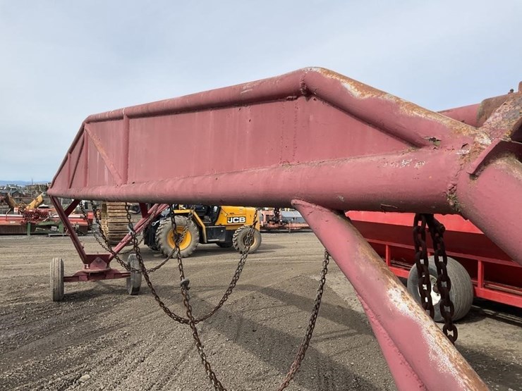 custom-28'-implement-carrier-image-10