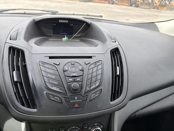 2015-ford-escape-image-17