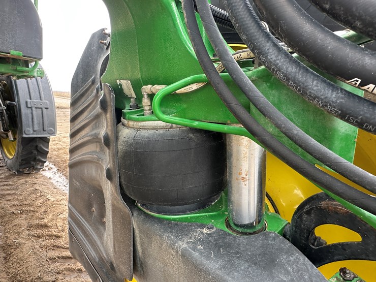 2021-john-deere-r4044-image-15