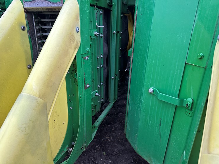 2021-john-deere-cp690-image-65