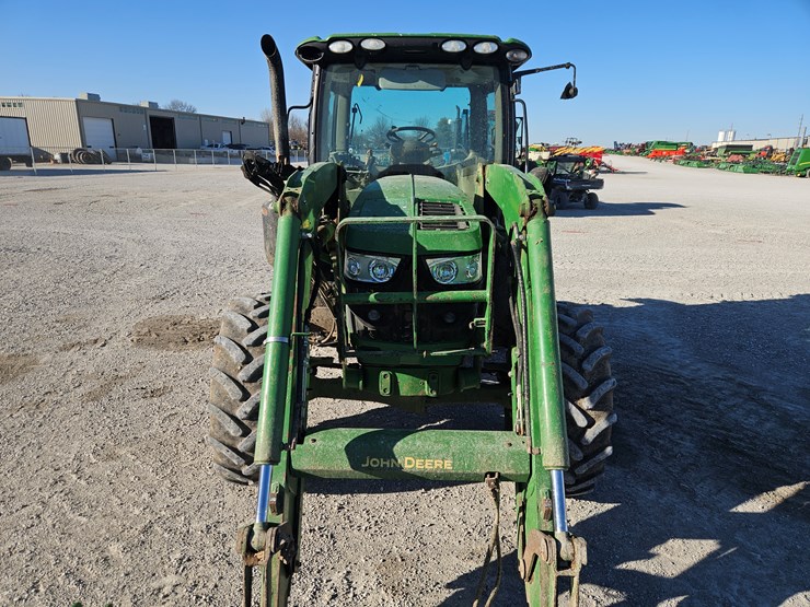 2016-john-deere-6110r-image-4