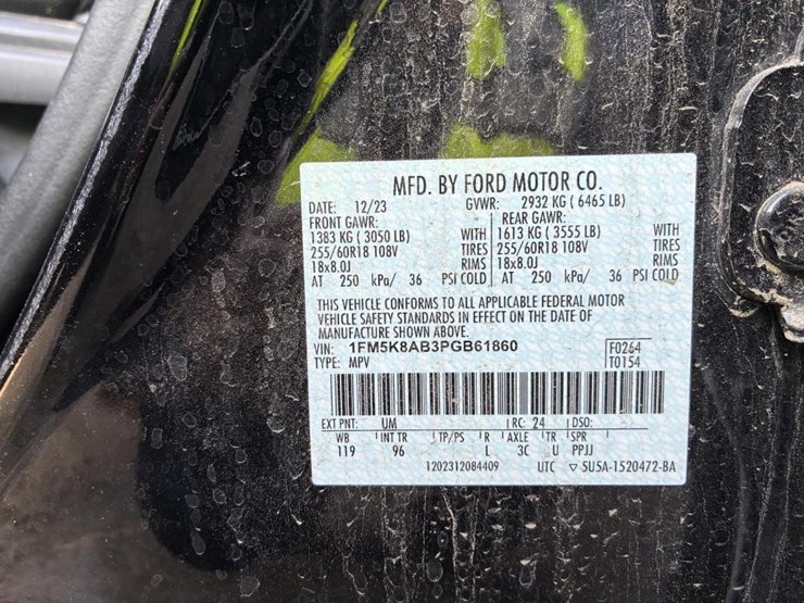 2023-ford-explorer-image-17