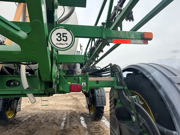 2021-john-deere-r4044-image-27