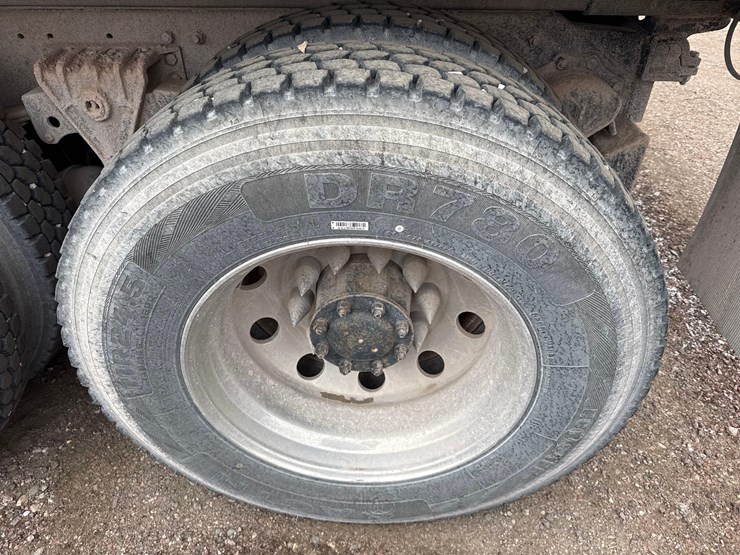 1999-volvo-vnl42t-dump-truck-image-14