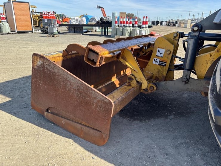 2017-deere-210lep-image-14