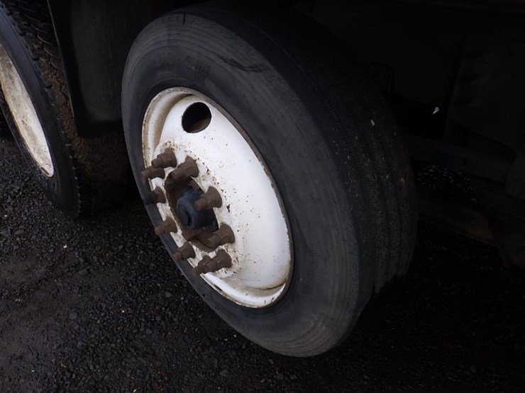 2007-international-7600-image-23