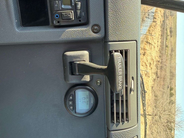 2017-freightliner-cascadia-125-image-64