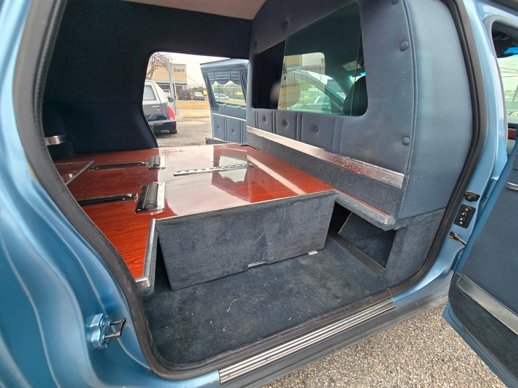 2004-cadillac-eagle-ultimate-hearse,-eagle-coachbuilders,-hearse-collector-special-image-44