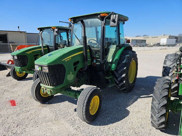 2011-john-deere-5085m-image-21