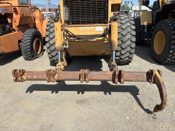 2015-case-570l-xt-image-14