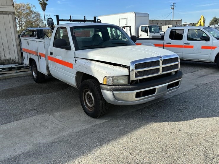 2001-dodge-ram-2500-image-2