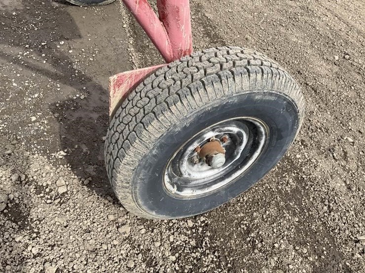 custom-28'-implement-carrier-image-13