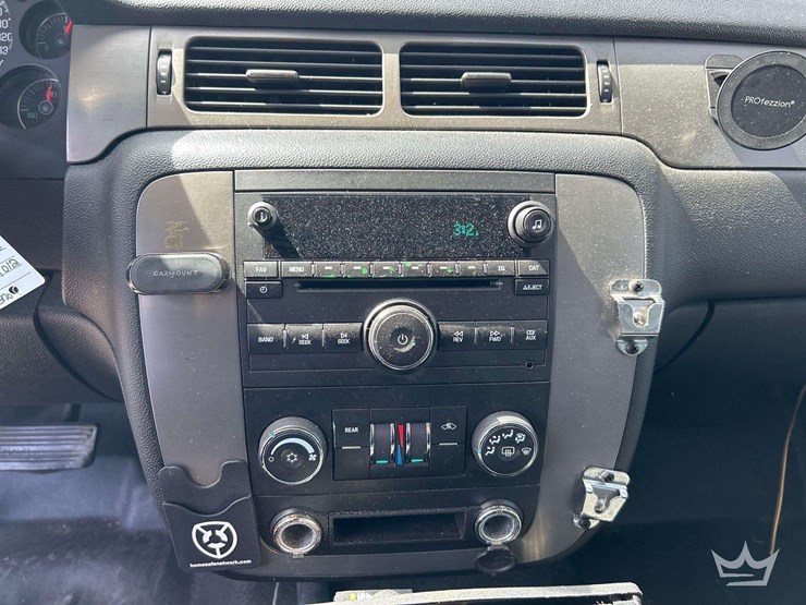 2010-chevrolet-tahoe-image-17