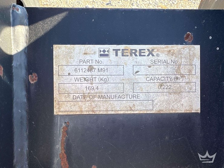 24in.-terex-excavator-bucket-with-teeth-image-4