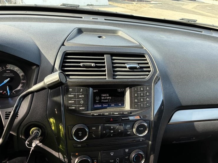 2018-ford-explorer-image-14