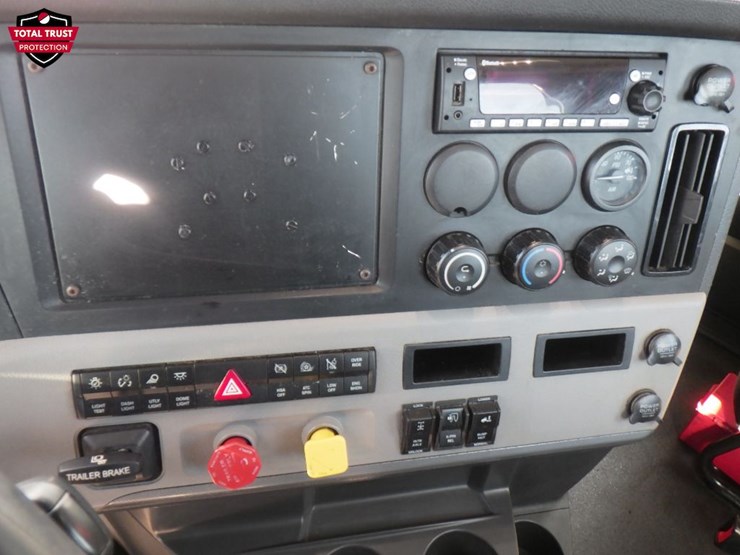 2022-freightliner-cascadia-116-image-17