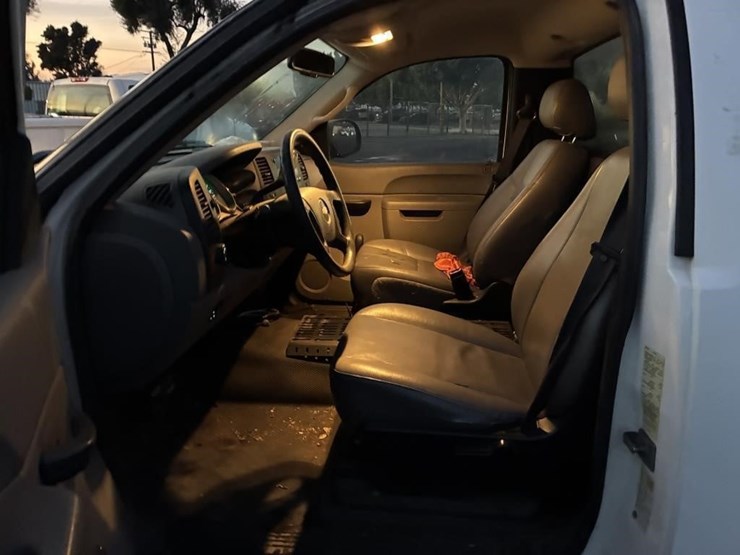 2010-chevrolet-2500hd-image-10