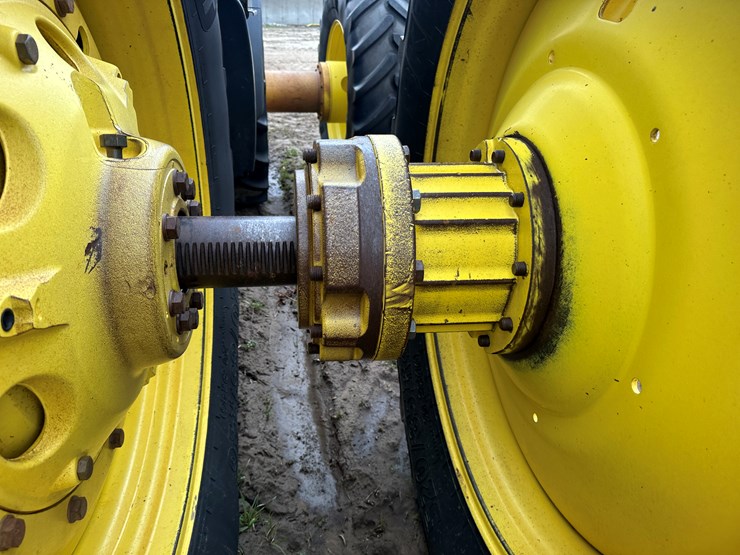 2012-john-deere-8335r-image-13