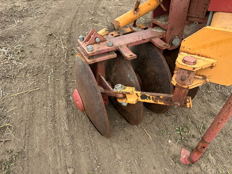 #40115-•-w&m-manufacturing-825-levee-plow-w/w&a-levee-seeder-image-16