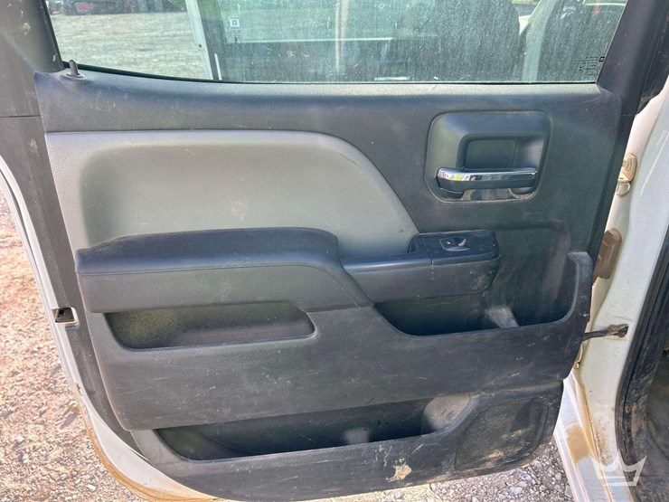 2016-chevrolet-silverado-4x4-crew-cab-pickup-truck-image-20