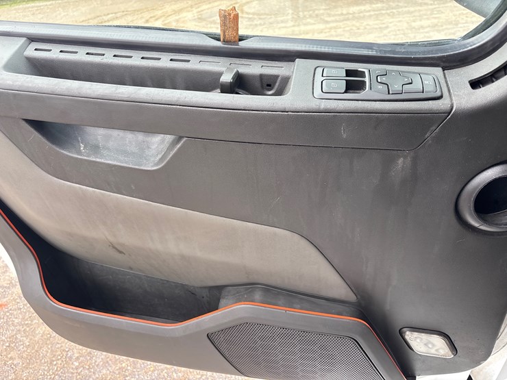 #211-•-2019-volvo-vnl-image-12