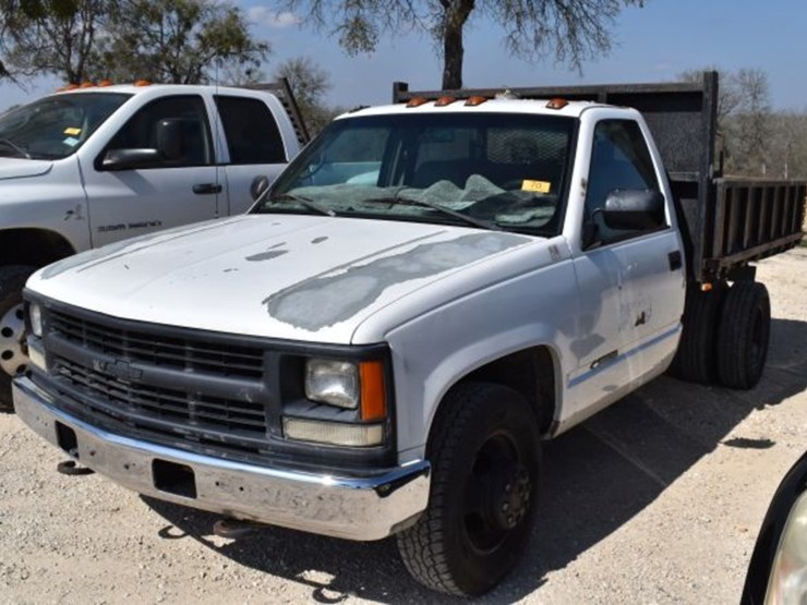 2000-chevrolet-3500-image-1