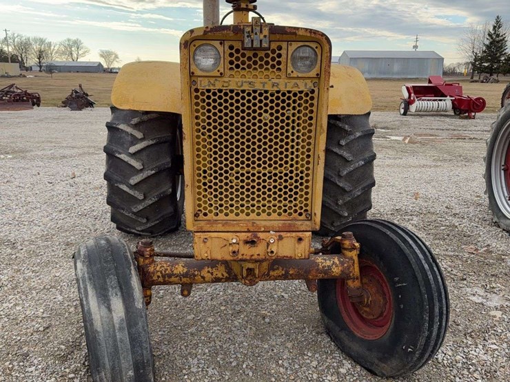 international-806-image-8