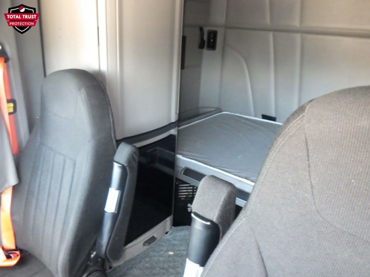 2020-peterbilt-579-image-21