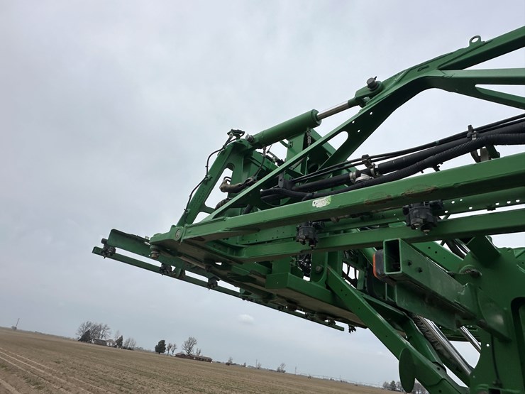 2021-john-deere-r4044-image-74