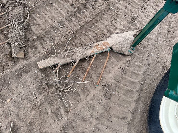 #38831-•-kmc-6-row-38"-vine-lifter-image-10