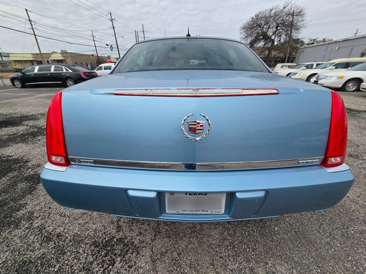 2006-cadillac-gm-superior-coach-6-door-limousine---only-21,567-miles-image-16