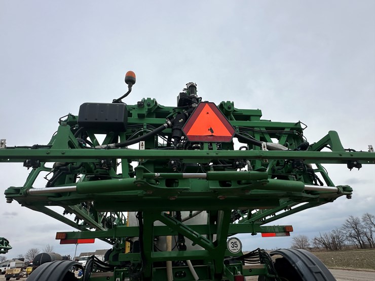 2021-john-deere-r4044-image-30