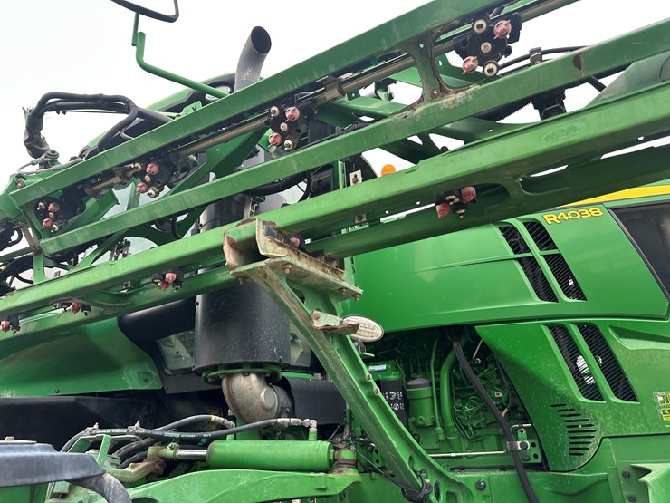 2021-john-deere-r4038-image-57